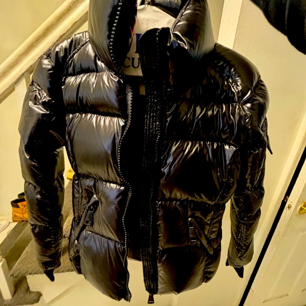 Perfect condition, Sam’s coat size M. Never used. Going for $200.